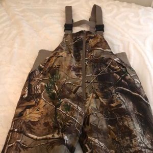 Game Winner Realtree AP Hd overalls Men’s size M